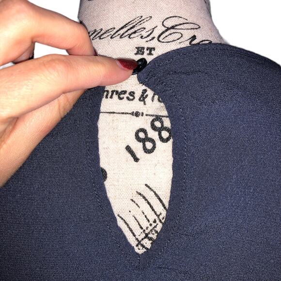 H&M SMALL/4 Round Hem Crew Neck Keyhole Back Short Sleeve Crepe Top Blouse Shirt - Picture 4 of 8